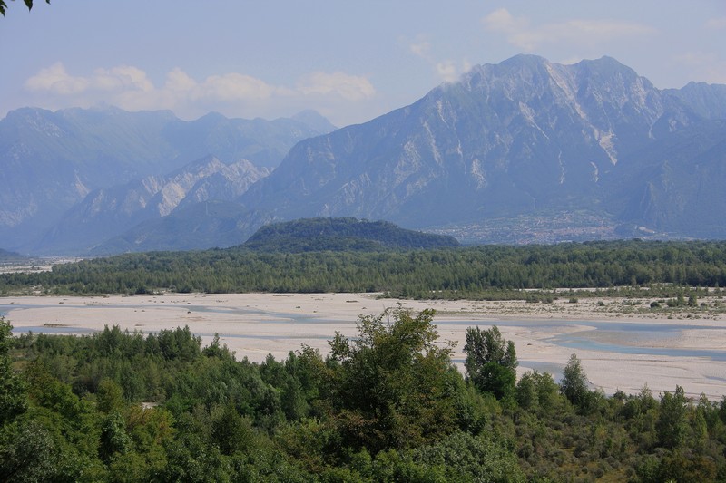 La riserva naturale lago del cornino e l''alto tagliamento